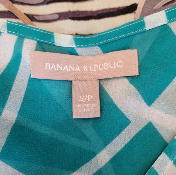 Sheer Banana Republic blouse with included cami - Picture 6 of 6